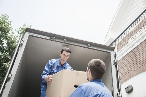 Local moving team handling access challenges in Kennington